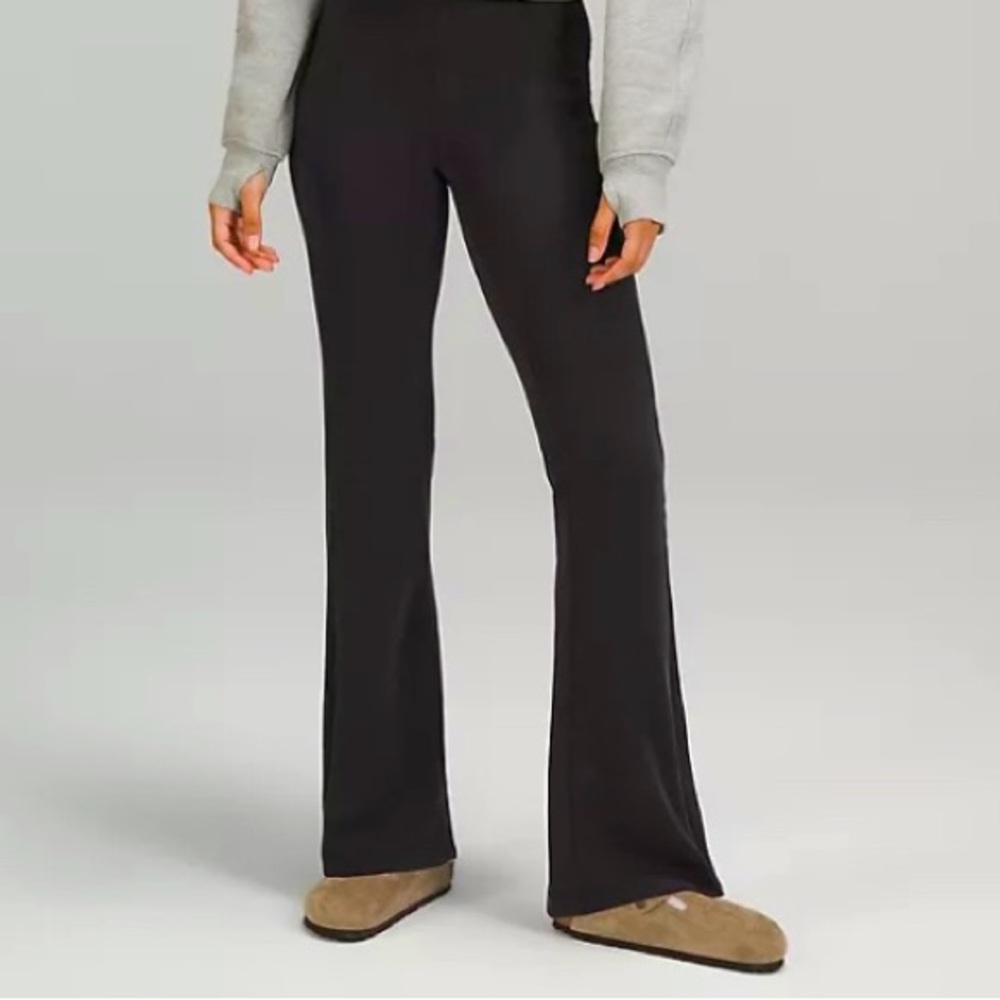 Lululemon size 2 Brushed Softstreme Rib Zip Flare 32.5” NWT